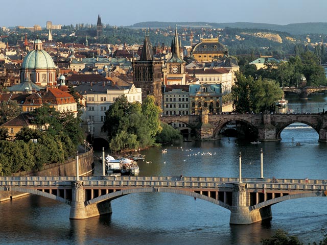 Cuando las luces de Praga comienzan a apagarse el CrossClub despierta